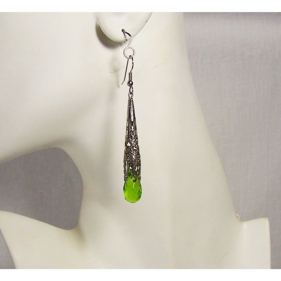 Filigree Cone Green Glass Drop Earrings Silver Tone Vintage Style - Picture 2 of 4